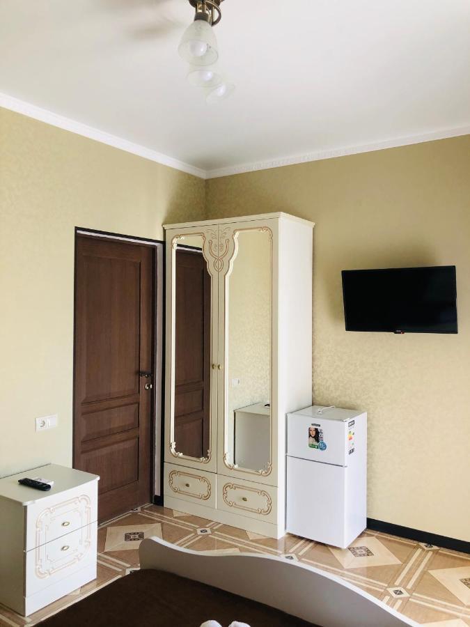 Гостевой Дом Анаит Hotel Pizunda Esterno foto